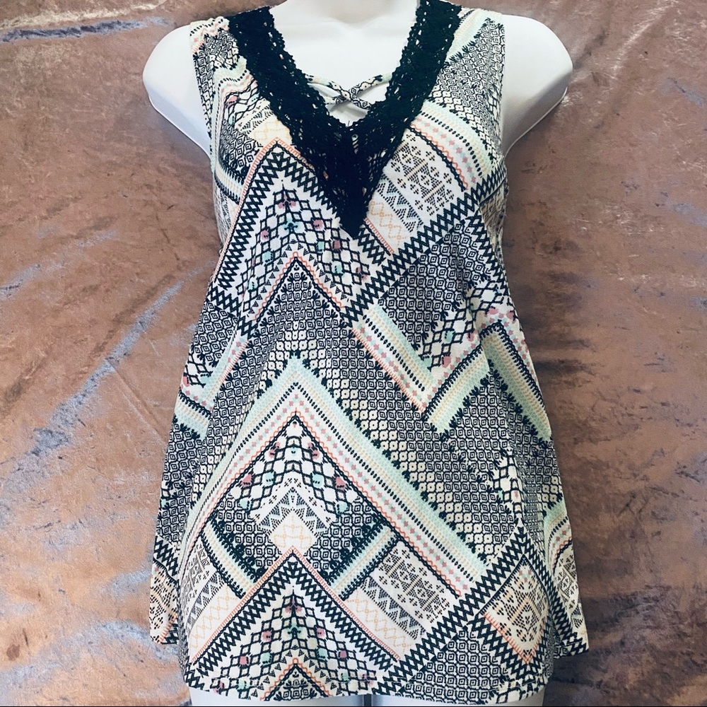 Bobbie Brooks Trapeze Geometric Tank Top Small